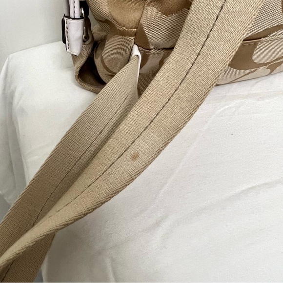 Authentic Coach Kyra Daisy Signature Backpack - Beige & White - Picture 14 of 14